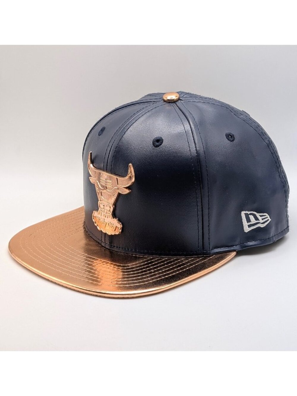 Chicago Bulls New Era Metallic Gold Badge Black Snapback Hat 9fifty NBA Hardwood